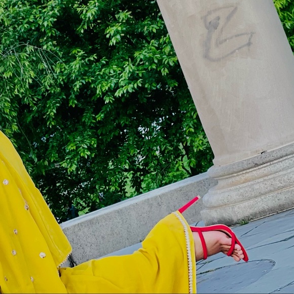 High Heel - Picture 12 of 12